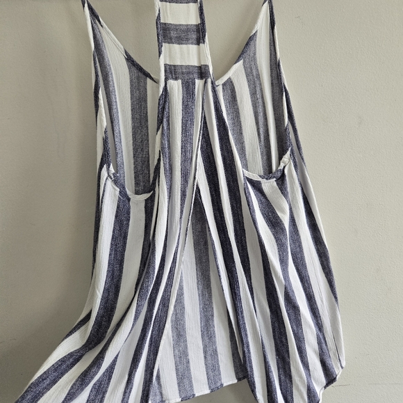 Everly Sz Small Open Back Flowy Halter Tank - Picture 4 of 4